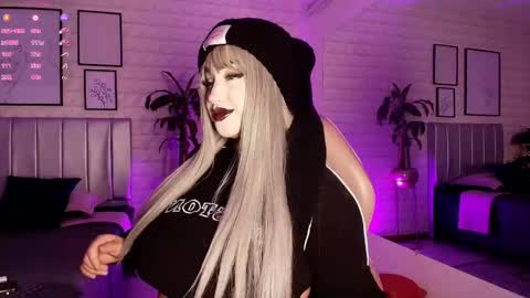 Snapshot of greennbella chatting on September 25, 7:23 pm online show from September 25, 7:23 pm