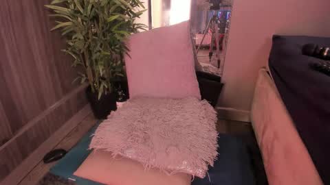 laura online show from March 12, 1:08 am