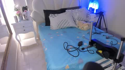 haileysans online show from March 27, 11:33 am