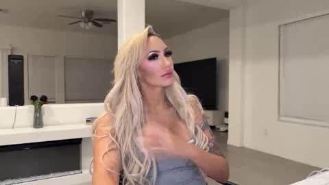 Halia Hill online show from February 12, 6:48 am