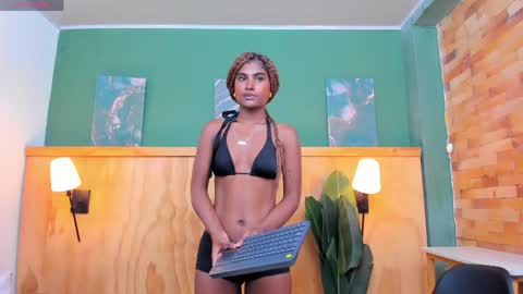 Halley Lorens online show from April 16, 9:39 pm