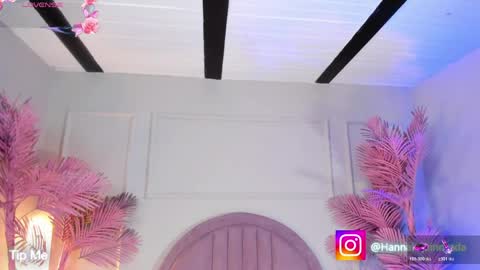 hanaahquinn online show from April 9, 11:37 am