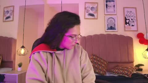 hanabie_ online show from April 18, 3:20 am