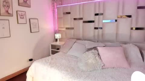 Hanna Klover online show from February 24, 3:49 am