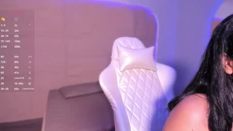 hannahmonttgomery  Help me reach 100 Hands up online show from February 3, 4:23 pm