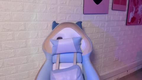 Hannah online show from November 21, 1:02 pm