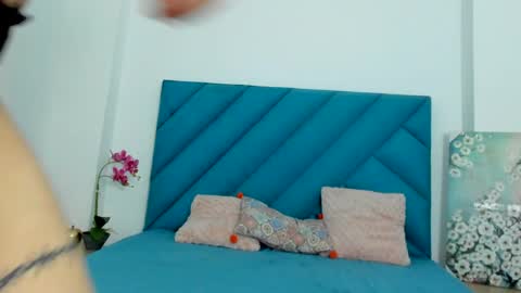 Hannah online show from April 16, 9:39 pm