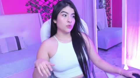 hannalee333 online show from June 1, 10:43 pm