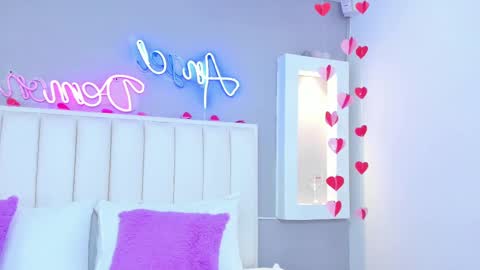 Snapshot of hannapaola chatting on February 19, 11:14 pm HannaPaola online show from February 19, 11:14 pm