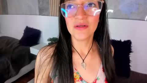 hannawen_ online show from February 28, 8:41 pm