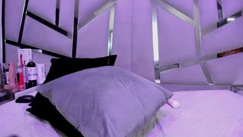 hanny_watson online show from April 8, 4:09 pm