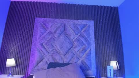 hannyk_ online show from February 12, 1:13 pm