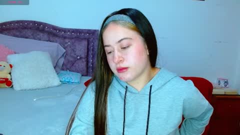 isabella   online show from June 10, 7:12 pm