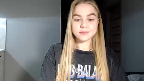 happy_fox_ online show from December 27, 9:43 pm