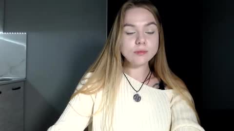 happy_fox_ online show from April 18, 10:31 pm