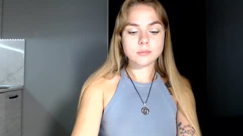 happy_fox_ online show from August 4, 8:48 pm
