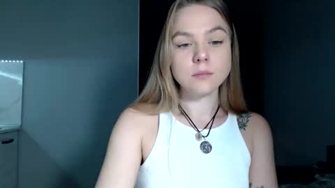 happy_fox_ online show from February 18, 6:51 pm