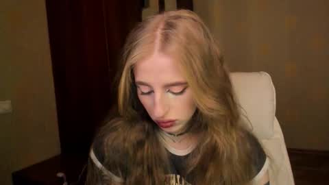 Julia online show from November 18, 5:41 am