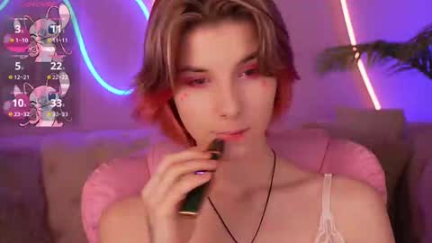 haylaamber online show from February 14, 8:05 pm