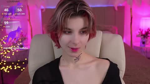 haylaamber online show from December 12, 8:21 pm