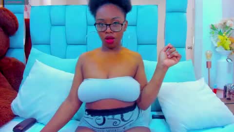 hazel_lanee online show from April 26, 4:32 am