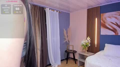 Sara online show from November 7, 8:25 pm