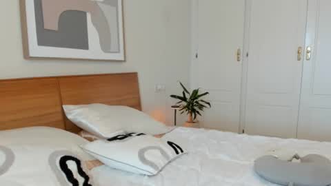 helena_hills online show from December 20, 3:38 pm