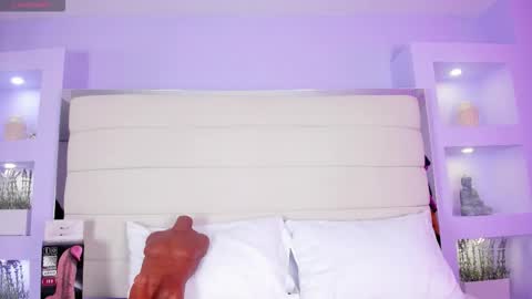 H E L E N A  online show from November 4, 7:19 pm