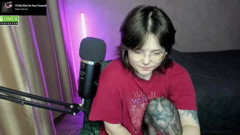 Red online show from October 25, 8:26 pm