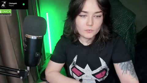 Red online show from April 27, 7:33 pm