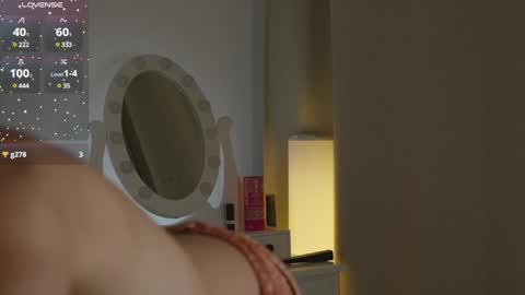 Snapshot of hell_lo chatting on December 6, 7:00 pm Lorette Lory online show from December 6, 7:00 pm