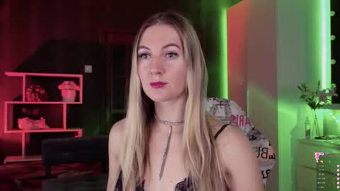 Alisia  Monday to Friday from 10 am to 4 pm GMT 2 online show from October 27, 8:10 am