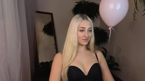 Elise online show from February 20, 2:10 am