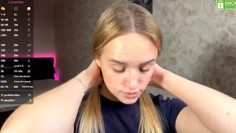 Snapshot of hermiladziekan chatting on October 21, 8:18 am Sylvia online show from October 21, 8:18 am