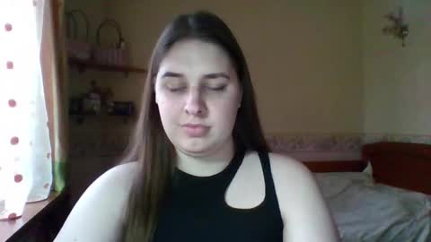 hess_luna_ online show from February 13, 10:28 am