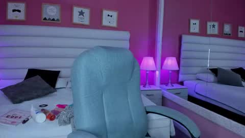 hilary_tailor online show from November 28, 11:57 am