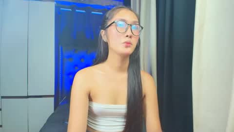 yuricah online show from September 13, 8:00 am