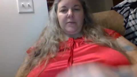hippysnewhere online show from May 29, 9:07 am