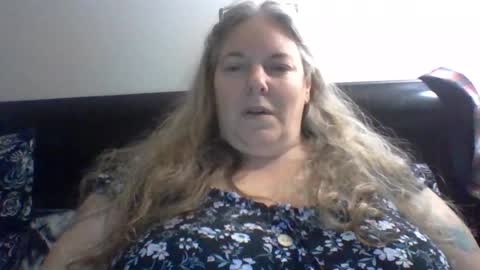 hippysnewhere online show from July 14, 9:03 am