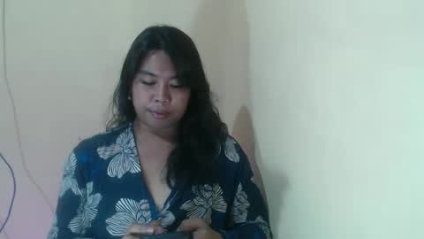 Layla3 online show from April 1, 1:01 pm