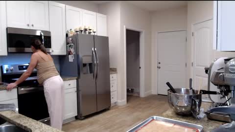 Holi Hurricane online show from April 3, 4:32 am