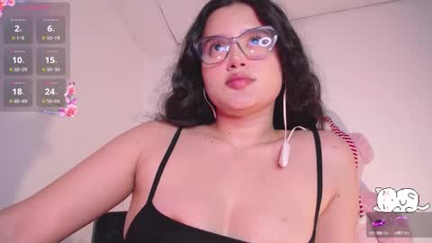 Snapshot of holly_16 chatting on December 4, 11:57 pm holly_16 online show from December 4, 11:57 pm