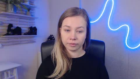 Holly online show from February 10, 1:46 am