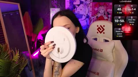 Snapshot of holly_berryy_ chatting on October 1, 1:32 am holly_berryy_ online show from October 1, 1:32 am