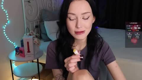 Snapshot of holly_berryy_ chatting on October 4, 1:55 am holly_berryy_ online show from October 4, 1:55 am