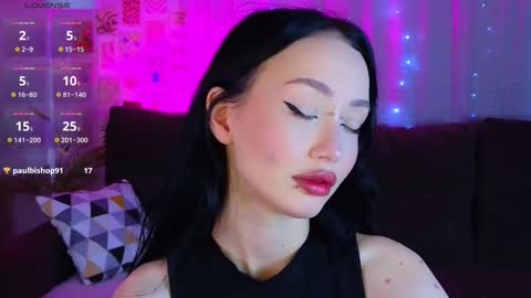 Snapshot of holly_berryy_ chatting on October 10, 1:54 am holly_berryy_ online show from October 10, 1:54 am