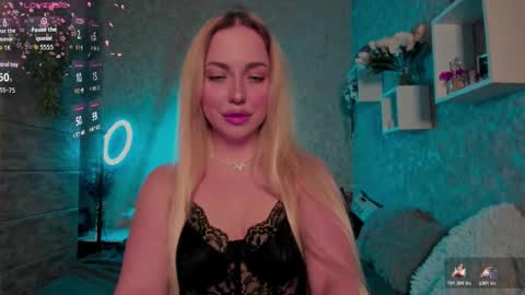 holly_molly8 online show from October 31, 7:29 pm