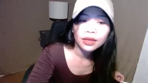 HollyApple online show from February 22, 2:18 pm