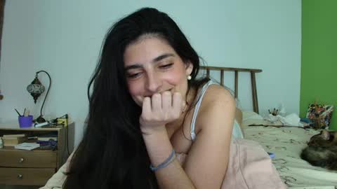 hollyshit_ online show from April 9, 12:46 am