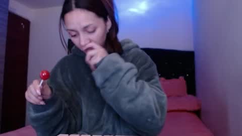 holy_julii online show from July 11, 2:22 am